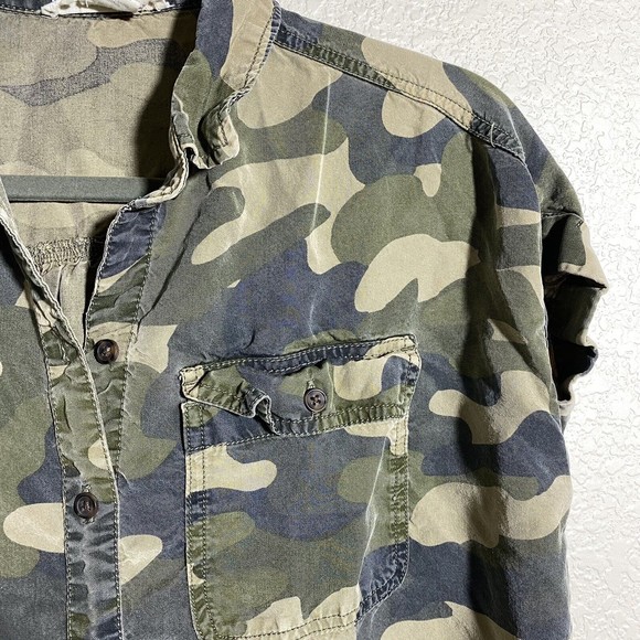 C & C California Womens Shirt Size XS Camo Button Front Short Sleeve - Picture 3 of 7